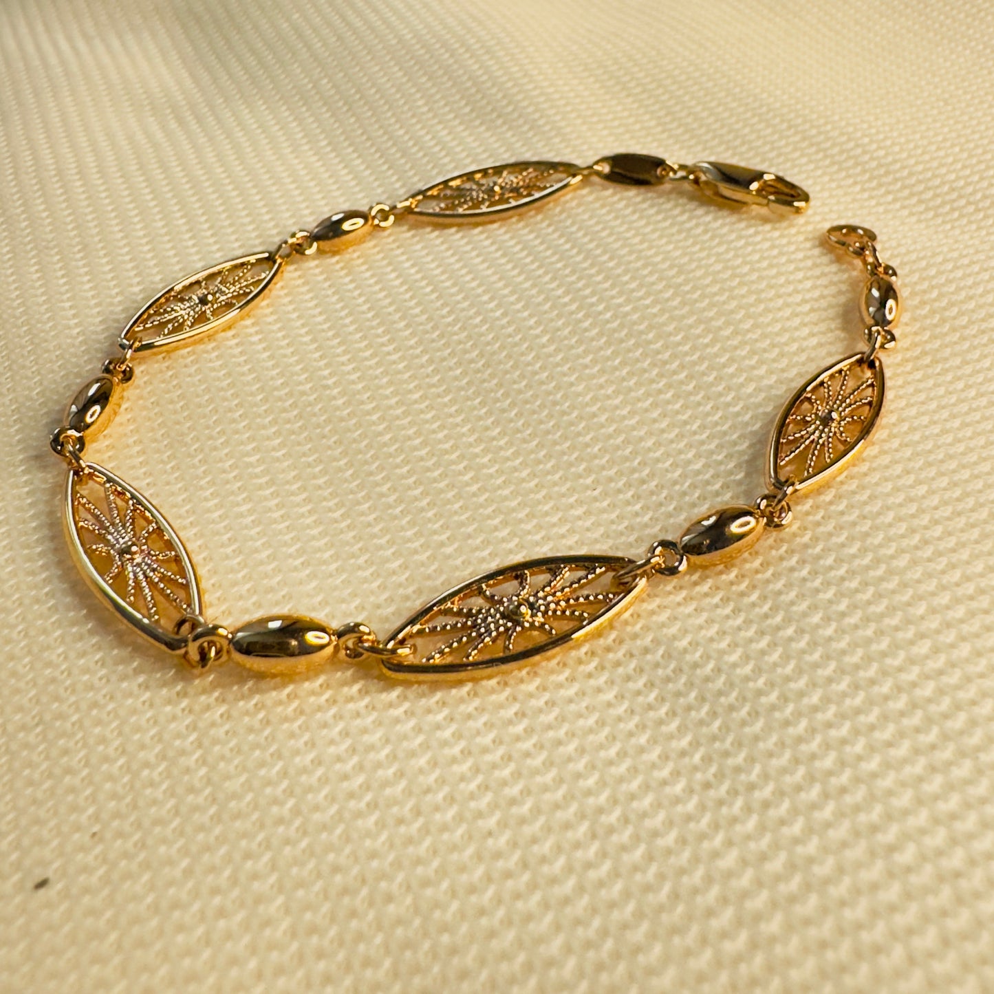 Elegant Rose Gold Filigree Bracelet - Hypoallergenic Stainless Steel Marquise Link Design