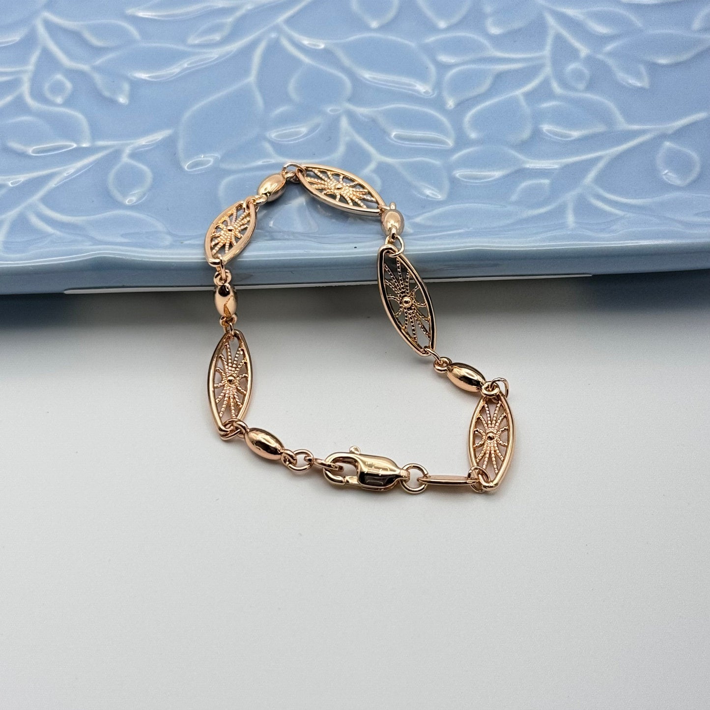 Elegant Rose Gold Filigree Bracelet - Hypoallergenic Stainless Steel Marquise Link Design